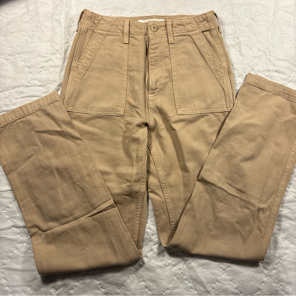 ✨ Aritzia Denim Forum The ’90s Utility Hi-Rise Loose Cargo Pants Beige 24 ✨